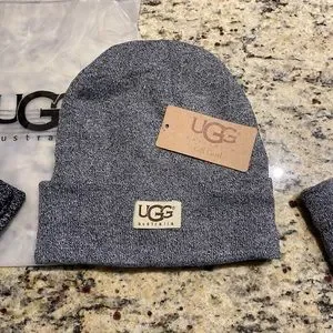 ❤️UGG 3 piece hat, scarf, & gloves!❤️ UGG | Accessories | Ugg 3 Piece Hat Scarf Gloves | Poshmark main image 2